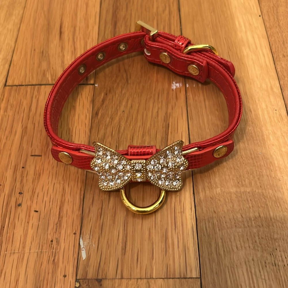 Dog Collar for small dogs. Works for a dalmation costume for Teens/Women.